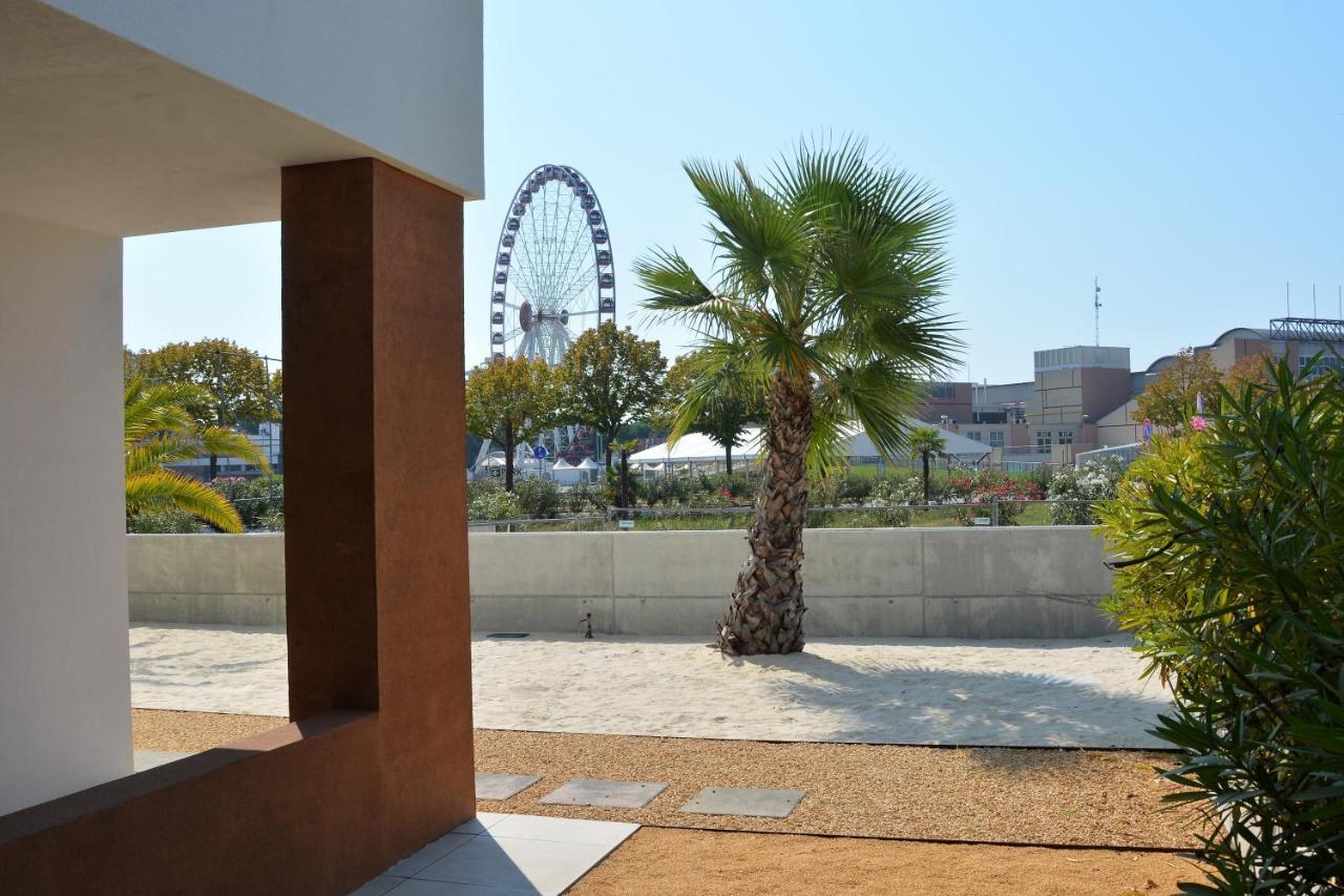 Sun Beach Residence Con Piscina - Piazza Brescia - Adria Holiday Jesolo - Family Apartments Εξωτερικό φωτογραφία