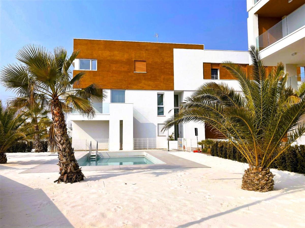 Sun Beach Residence Con Piscina - Piazza Brescia - Adria Holiday Jesolo - Family Apartments Εξωτερικό φωτογραφία